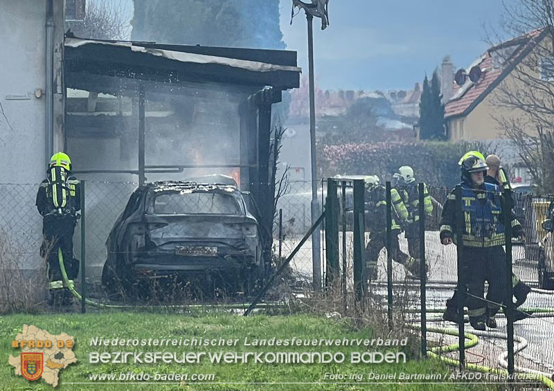 20240310 Brand eines Carports und Elektrofahrzeug in Traiskirchen mit weiteren Herausforderungen  Foto: Daniel Bartmann AFKDO Traiskirchen