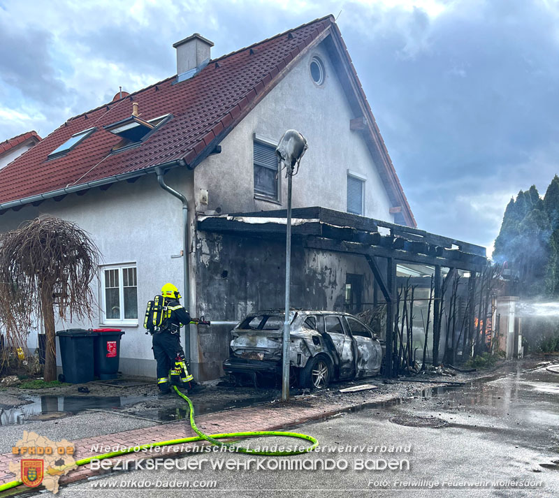20240310 Brand eines Carports und Elektrofahrzeug in Traiskirchen mit weiteren Herausforderungen  Foto: FF Möllersdorf
