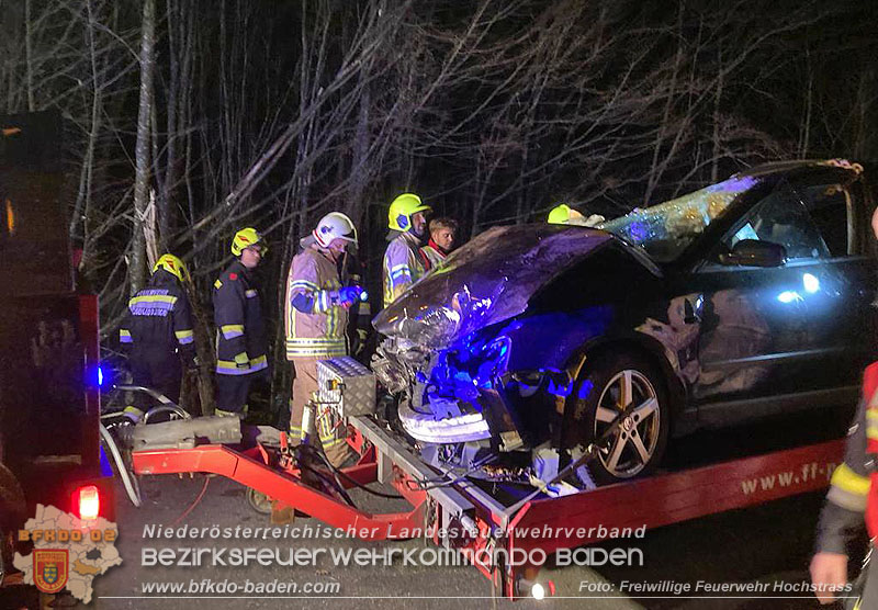 20240310 Bezirksbergreifender Einsatz bei schwerem Verkehrsunfall auf der L2111 Klausen-Leopoldsdorf und Pressbaum  Foto: FF Hochstrass