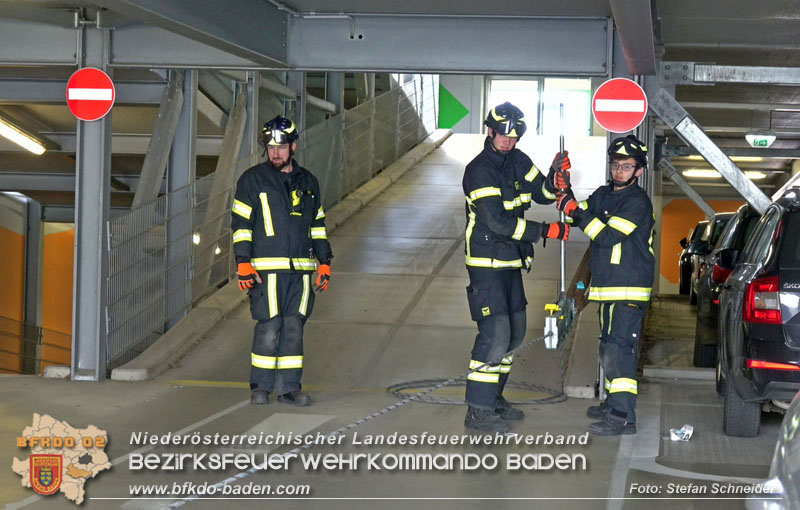 20240321 Zwei Pkw strzen aus Parkdeck in Baden Foto: Stefan Schneider BFKDO BADEN