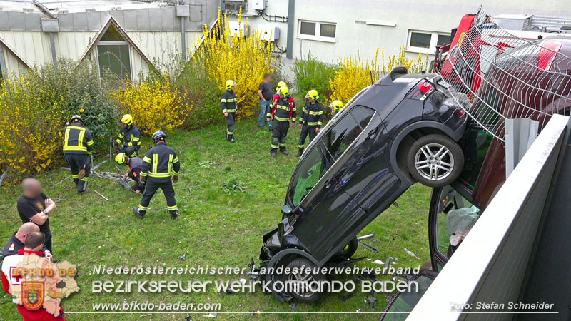 20240321 Zwei Pkw stürzen aus Parkdeck in Baden Foto: Stefan Schneider BFKDO BADEN 20240321 Zwei Pkw stürzen aus Parkdeck in Baden Foto: Stefan Schneider BFKDO BADEN