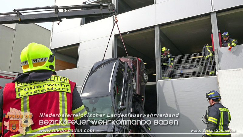 20240321 Zwei Pkw strzen aus Parkdeck in Baden Foto: Stefan Schneider BFKDO BADEN