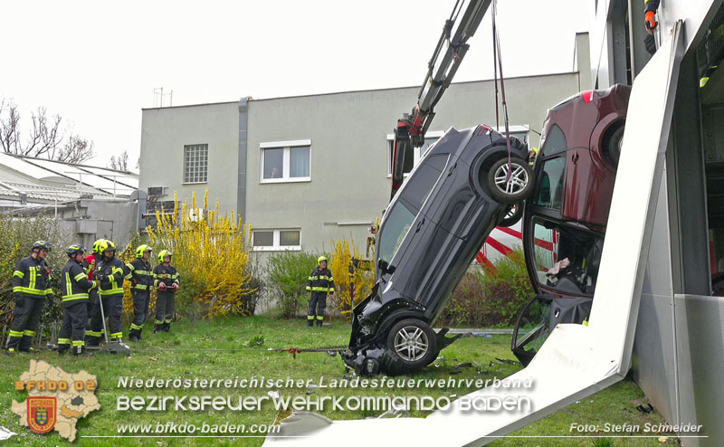 20240321 Zwei Pkw strzen aus Parkdeck in Baden Foto: Stefan Schneider BFKDO BADEN