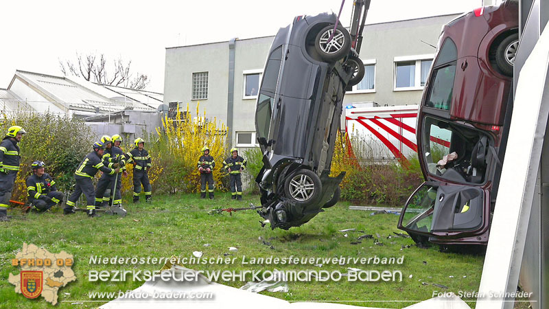 20240321 Zwei Pkw strzen aus Parkdeck in Baden Foto: Stefan Schneider BFKDO BADEN