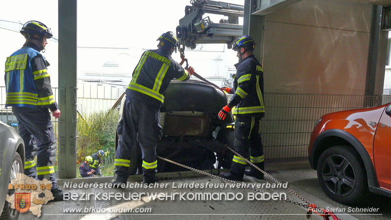 20240321 Zwei Pkw stürzen aus Parkdeck in Baden Foto: Stefan Schneider BFKDO BADEN 20240321 Zwei Pkw stürzen aus Parkdeck in Baden Foto: Stefan Schneider BFKDO BADEN