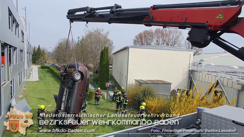 20240321 Zwei Pkw strzen aus Parkdeck in Baden Foto: Stefan Wagner / Freiwillige Feuerwehr Baden-Leesdorf