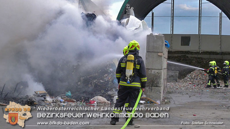 20240328 Brand bei einem Abfallwirtschaftsbetrieb  Foto: Stefan Schneider BFKDO BADEN