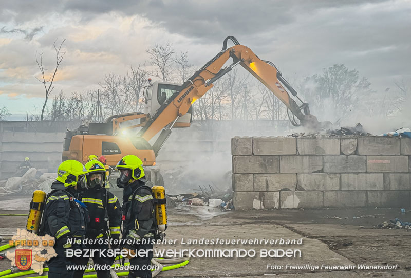 20240328 Brand bei einem Abfallwirtschaftsbetrieb  Foto: Freiwillige Feuerwehr Wienersdorf