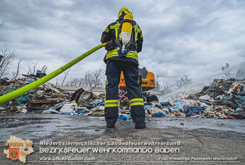 20240328 Brand bei einem Abfallwirtschaftsbetrieb  Foto: Freiwillige Feuerwehr Wienersdorf