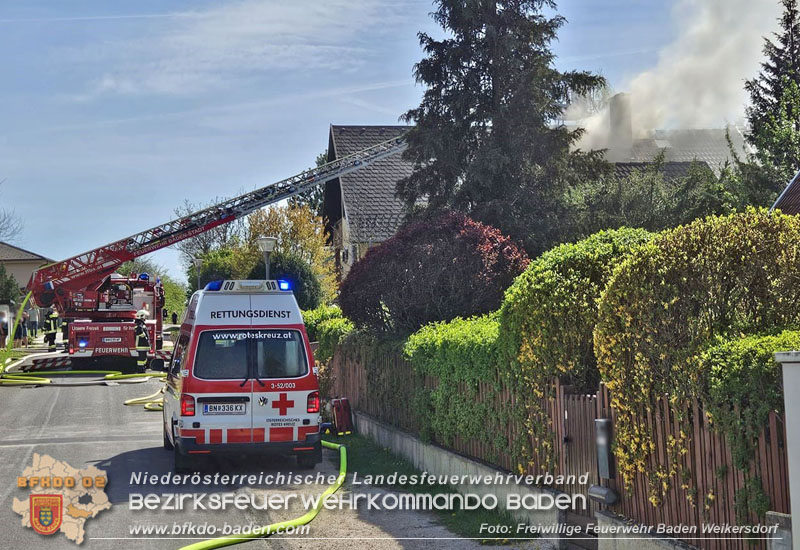 20240406_Dachstuhlbrand eines Einfamilienhauses in Siegenfeld  Foto: Freiwillige Feuerwehr Baden Weikersdorf
