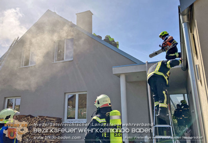 20240406_Dachstuhlbrand eines Einfamilienhauses in Siegenfeld  Foto: Freiwillige Feuerwehr Baden Weikersdorf