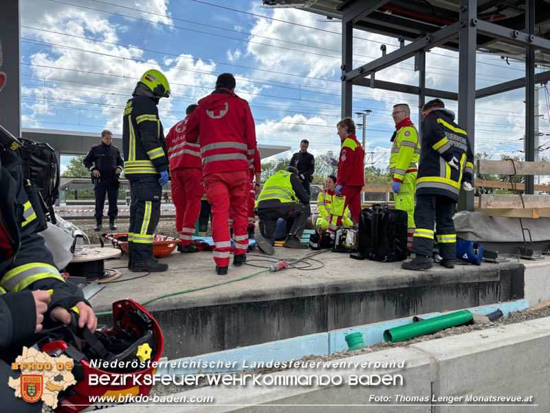 20240418_Untersttzung Rettungsdienst bei Arbeitsunfall am neuen Bahnhof Wamperdorf  Foto: Thomas Lenger Monatsrevue.at