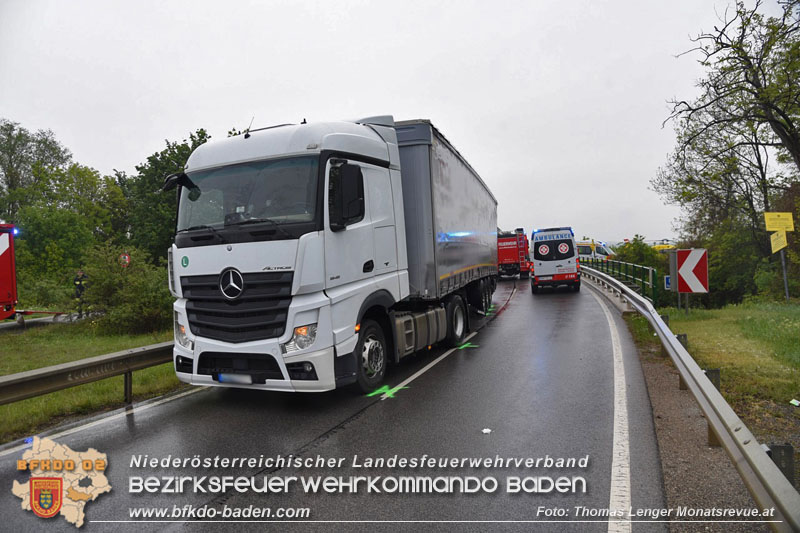 20240423_Pkw prallt gegen Lkw - Personenrettung auf der L157  Foto: Thomas Lenger Monatsrevue.at