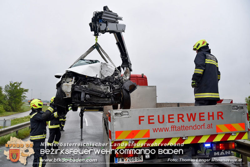 20240423_Pkw prallt gegen Lkw - Personenrettung auf der L157  Foto: Thomas Lenger Monatsrevue.at