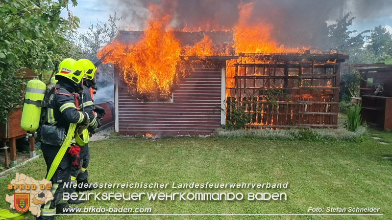 20240616 Vollbrand einer Gartenhütte in Kleingartensiedlung in Baden Foto: Stefan Schneider BFKDO BADEN 20240616 Vollbrand einer Gartenhütte in Kleingartensiedlung in Baden Foto: Stefan Schneider BFKDO BADEN
