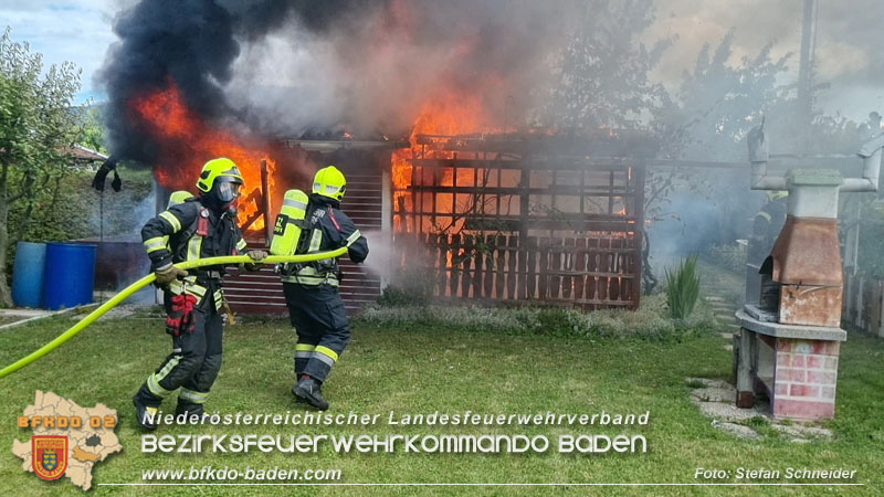 20240616 Vollbrand einer Gartenhütte in Kleingartensiedlung in Baden Foto: Stefan Schneider BFKDO BADEN 20240616 Vollbrand einer Gartenhütte in Kleingartensiedlung in Baden Foto: Stefan Schneider BFKDO BADEN