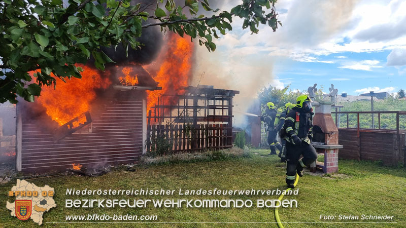 20240616 Vollbrand einer Gartenhütte in Kleingartensiedlung in Baden Foto: Stefan Schneider BFKDO BADEN 20240616 Vollbrand einer Gartenhütte in Kleingartensiedlung in Baden Foto: Stefan Schneider BFKDO BADEN