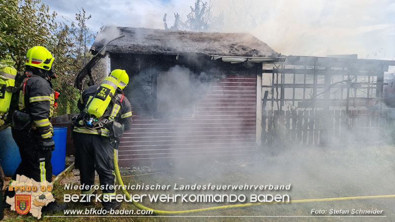 20240616 Vollbrand einer Gartenhütte in Kleingartensiedlung in Baden Foto: Stefan Schneider BFKDO BADEN 20240616 Vollbrand einer Gartenhütte in Kleingartensiedlung in Baden Foto: Stefan Schneider BFKDO BADEN