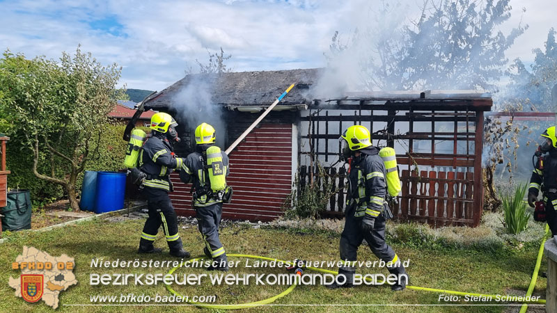 20240616 Vollbrand einer Gartenhütte in Kleingartensiedlung in Baden Foto: Stefan Schneider BFKDO BADEN 20240616 Vollbrand einer Gartenhütte in Kleingartensiedlung in Baden Foto: Stefan Schneider BFKDO BADEN