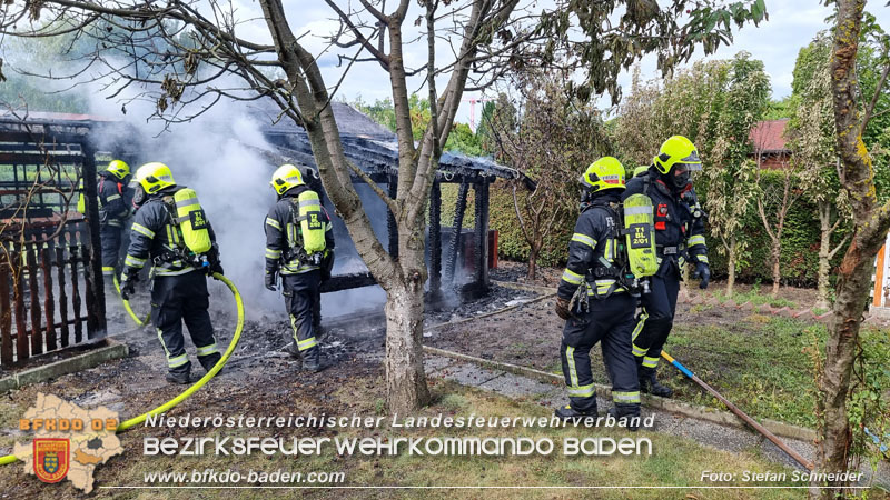 20240616 Vollbrand einer Gartenhütte in Kleingartensiedlung in Baden Foto: Stefan Schneider BFKDO BADEN 20240616 Vollbrand einer Gartenhütte in Kleingartensiedlung in Baden Foto: Stefan Schneider BFKDO BADEN