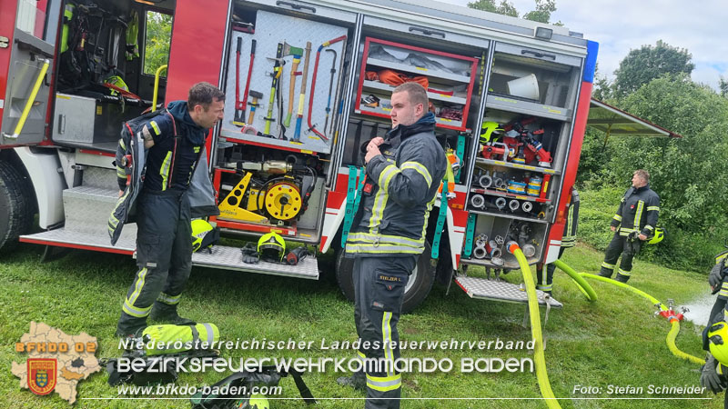 20240616 Vollbrand einer Gartenhütte in Kleingartensiedlung in Baden Foto: Stefan Schneider BFKDO BADEN 20240616 Vollbrand einer Gartenhütte in Kleingartensiedlung in Baden Foto: Stefan Schneider BFKDO BADEN