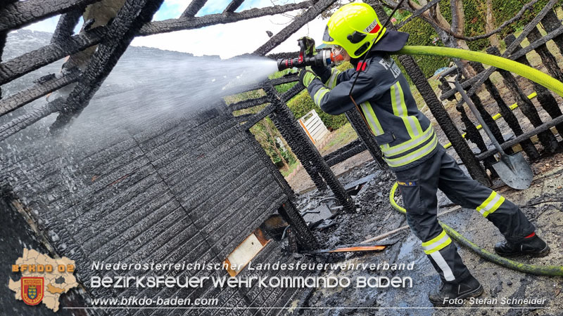 20240616 Vollbrand einer Gartenhütte in Kleingartensiedlung in Baden Foto: Stefan Schneider BFKDO BADEN 20240616 Vollbrand einer Gartenhütte in Kleingartensiedlung in Baden Foto: Stefan Schneider BFKDO BADEN