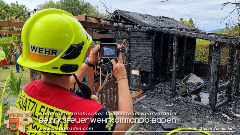 20240616 Vollbrand einer Gartenhütte in Kleingartensiedlung in Baden Foto: Stefan Schneider BFKDO BADEN 20240616 Vollbrand einer Gartenhütte in Kleingartensiedlung in Baden Foto: Stefan Schneider BFKDO BADEN