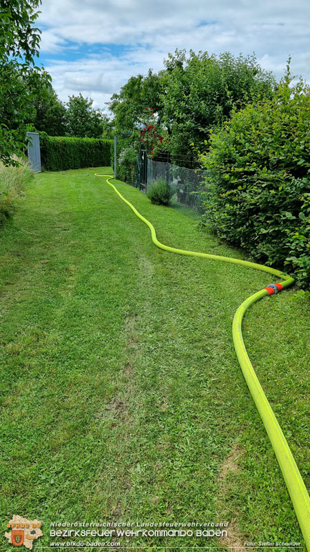 20240616 Vollbrand einer Gartenhütte in Kleingartensiedlung in Baden Foto: Stefan Schneider BFKDO BADEN 20240616 Vollbrand einer Gartenhütte in Kleingartensiedlung in Baden Foto: Stefan Schneider BFKDO BADEN