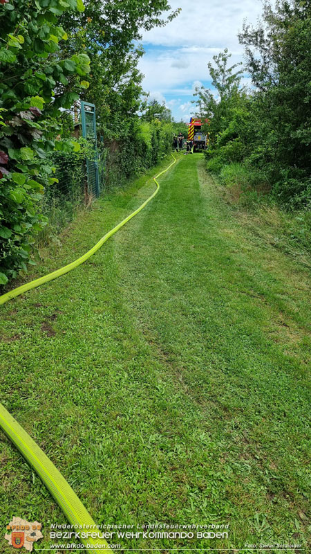 20240616 Vollbrand einer Gartenhütte in Kleingartensiedlung in Baden Foto: Stefan Schneider BFKDO BADEN 20240616 Vollbrand einer Gartenhütte in Kleingartensiedlung in Baden Foto: Stefan Schneider BFKDO BADEN