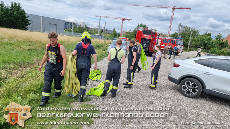 20240616 Vollbrand einer Gartenhütte in Kleingartensiedlung in Baden Foto: Stefan Schneider BFKDO BADEN 20240616 Vollbrand einer Gartenhütte in Kleingartensiedlung in Baden Foto: Stefan Schneider BFKDO BADEN
