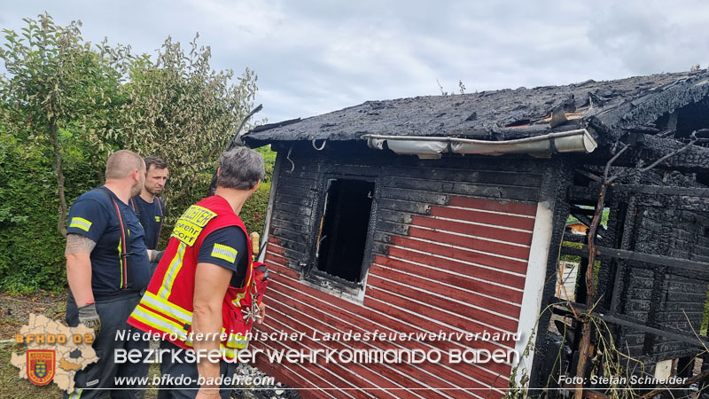 20240616 Vollbrand einer Gartenhütte in Kleingartensiedlung in Baden Foto: Stefan Schneider BFKDO BADEN 20240616 Vollbrand einer Gartenhütte in Kleingartensiedlung in Baden Foto: Stefan Schneider BFKDO BADEN