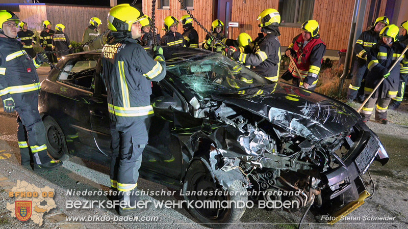 20240821_Verkehrsunfall Fahrzeugüberschlag im Ortsgebiet St.Veit a.d.Triesting Foto: Stefan Schneider BFKDO BADEN 20240821_Verkehrsunfall Fahrzeugüberschlag im Ortsgebiet St.Veit a.d.Triesting Foto: Stefan Schneider BFKDO BADEN