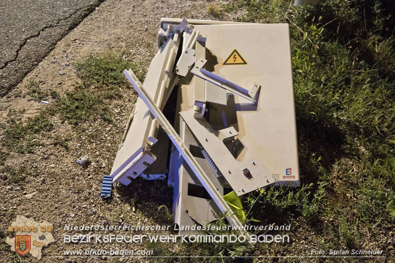 20240821_Verkehrsunfall Fahrzeugüberschlag im Ortsgebiet St.Veit a.d.Triesting Foto: Stefan Schneider BFKDO BADEN 20240821_Verkehrsunfall Fahrzeugüberschlag im Ortsgebiet St.Veit a.d.Triesting Foto: Stefan Schneider BFKDO BADEN