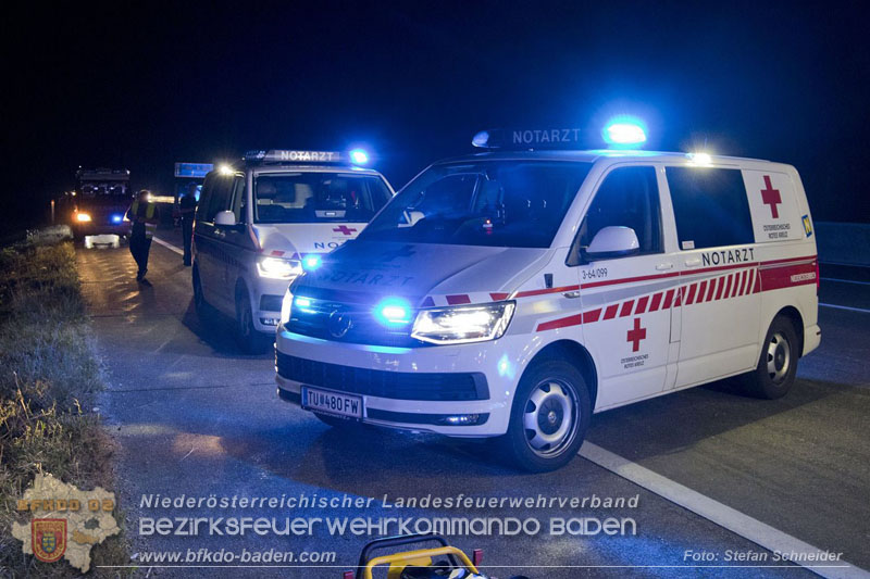 20240908_Kleinbus verunfallt auf der A2 bei Traiskirchen - acht Verletzte und ein Todesopfer Foto: Stefan Schneider BFKDO BADEN 20240908_Kleinbus verunfallt auf der A2 bei Traiskirchen - acht Verletzte und ein Todesopfer Foto: Stefan Schneider BFKDO BADEN