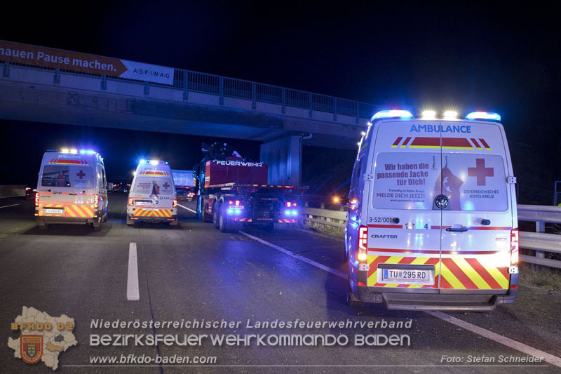 20240908_Kleinbus verunfallt auf der A2 bei Traiskirchen - acht Verletzte und ein Todesopfer Foto: Stefan Schneider BFKDO BADEN 20240908_Kleinbus verunfallt auf der A2 bei Traiskirchen - acht Verletzte und ein Todesopfer Foto: Stefan Schneider BFKDO BADEN