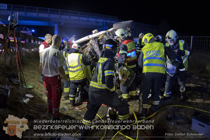 20240908_Kleinbus verunfallt auf der A2 bei Traiskirchen - acht Verletzte und ein Todesopfer Foto: Stefan Schneider BFKDO BADEN 20240908_Kleinbus verunfallt auf der A2 bei Traiskirchen - acht Verletzte und ein Todesopfer Foto: Stefan Schneider BFKDO BADEN