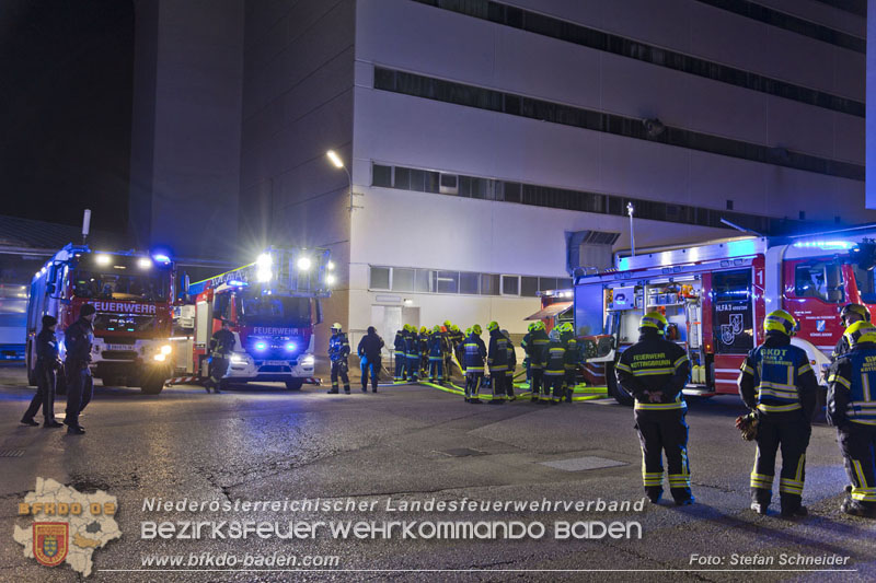 20241123_Alarmstufe B3 bei Brand in Gewerbebetrieb in Schönau a.d.Triesting Foto: Stefan Schneider BFKDO BADEN 20241123_Alarmstufe B3 bei Brand in Gewerbebetrieb in Schönau a.d.Triesting Foto: Stefan Schneider BFKDO BADEN