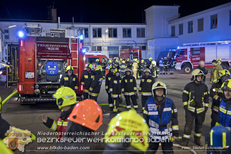 20241123_Alarmstufe B3 bei Brand in Gewerbebetrieb in Schönau a.d.Triesting Foto: Stefan Schneider BFKDO BADEN 20241123_Alarmstufe B3 bei Brand in Gewerbebetrieb in Schönau a.d.Triesting Foto: Stefan Schneider BFKDO BADEN