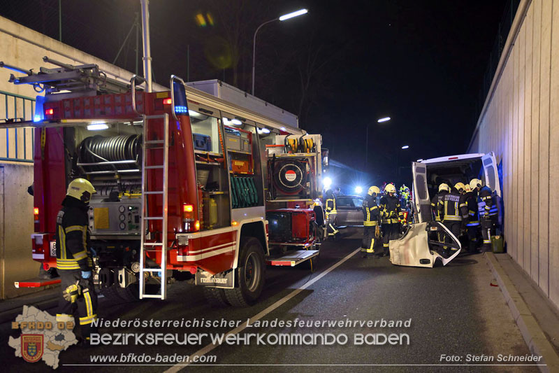 20241212_Eine eingeklemmte Person nach Verkehrsunfall in Bad Vslau   Foto: Stefan Schneider BFKDO BADEN  