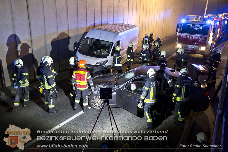 20241212_Eine eingeklemmte Person nach Verkehrsunfall in Bad Vslau   Foto: Stefan Schneider BFKDO BADEN  