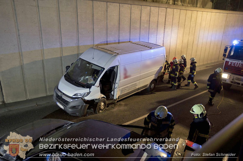 20241212_Eine eingeklemmte Person nach Verkehrsunfall in Bad Vslau   Foto: Stefan Schneider BFKDO BADEN  