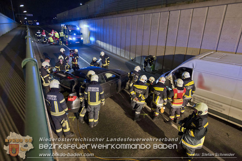 20241212_Eine eingeklemmte Person nach Verkehrsunfall in Bad Vslau   Foto: Stefan Schneider BFKDO BADEN  