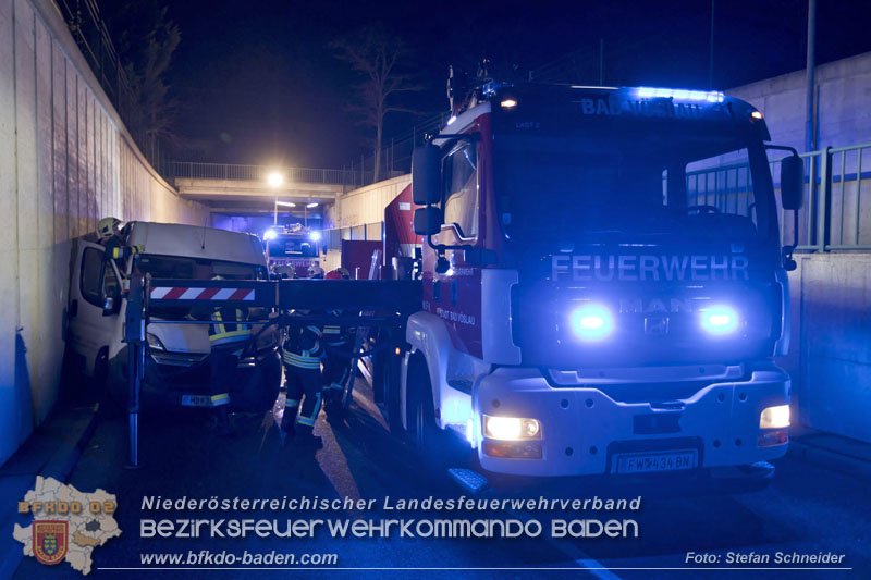 20241212_Eine eingeklemmte Person nach Verkehrsunfall in Bad Vslau   Foto: Stefan Schneider BFKDO BADEN  