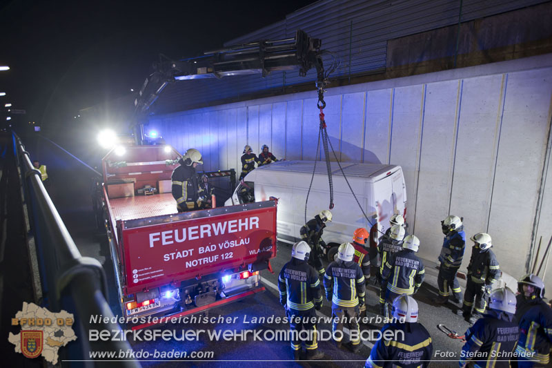 20241212_Eine eingeklemmte Person nach Verkehrsunfall in Bad Vslau   Foto: Stefan Schneider BFKDO BADEN  