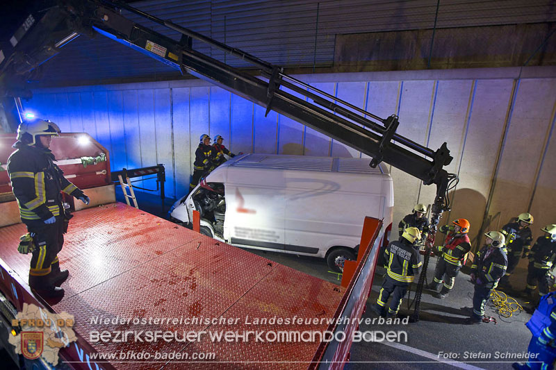 20241212_Eine eingeklemmte Person nach Verkehrsunfall in Bad Vslau   Foto: Stefan Schneider BFKDO BADEN  