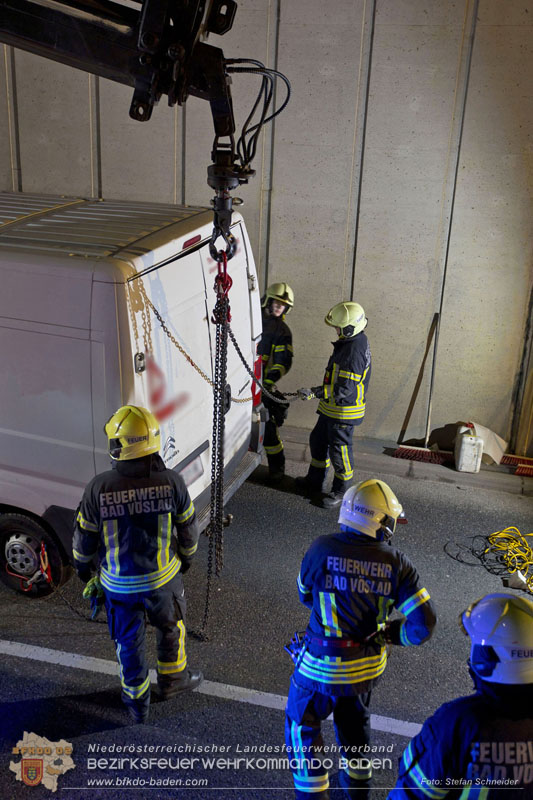20241212_Eine eingeklemmte Person nach Verkehrsunfall in Bad Vslau   Foto: Stefan Schneider BFKDO BADEN  