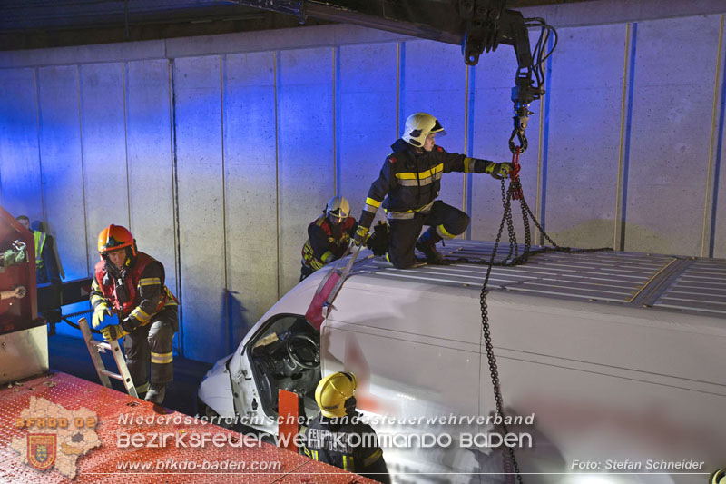 20241212_Eine eingeklemmte Person nach Verkehrsunfall in Bad Vslau   Foto: Stefan Schneider BFKDO BADEN  