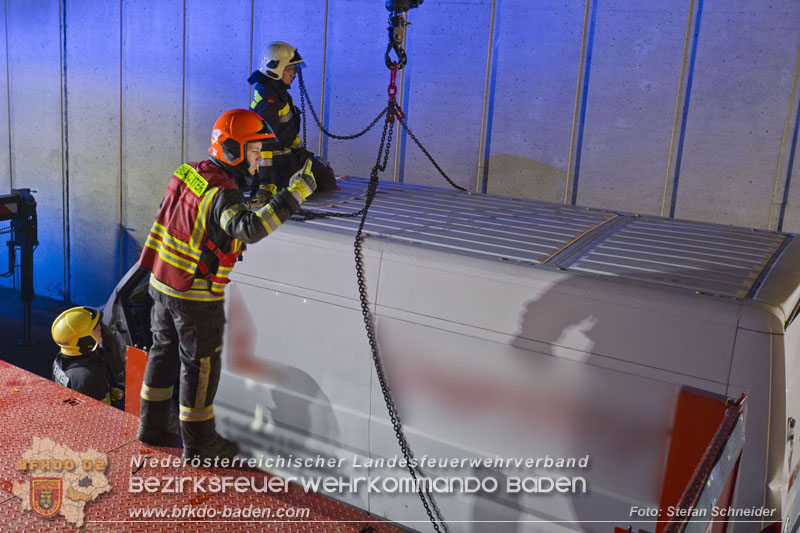 20241212_Eine eingeklemmte Person nach Verkehrsunfall in Bad Vslau   Foto: Stefan Schneider BFKDO BADEN  