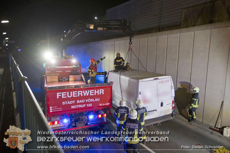20241212_Eine eingeklemmte Person nach Verkehrsunfall in Bad Vslau   Foto: Stefan Schneider BFKDO BADEN  