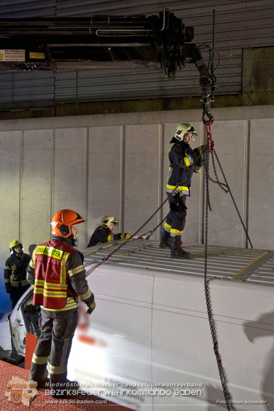 20241212_Eine eingeklemmte Person nach Verkehrsunfall in Bad Vslau   Foto: Stefan Schneider BFKDO BADEN  